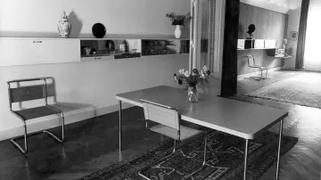 Významnými pedagogy Bauhausu byli i Ludwig Mies van der Rohe nebo Marcel Breuer. Na snímku Breuerova realizace interiéru vily v Berlíně