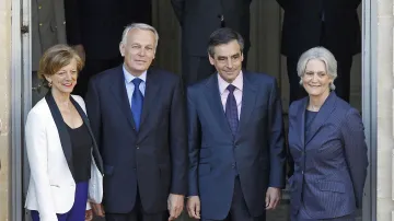 Francois Fillon a Jean-Marc Ayrault s manželkami