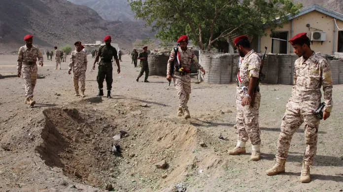 Při útoku v Adenu zemřely desítky lidí