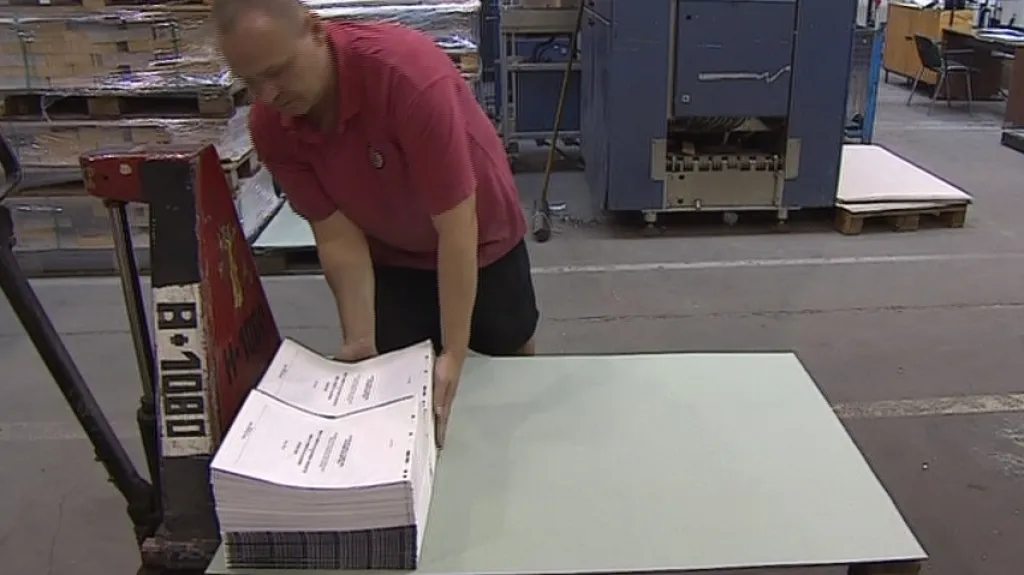 Tiskaři odhadují, že na letošní volby spotřebují až 500 tun papíru