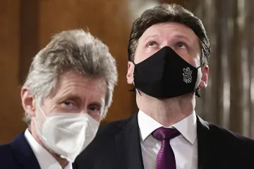 Nový volební zákon zachová 14 volebních krajů, shodli se Vystrčil a Vondráček