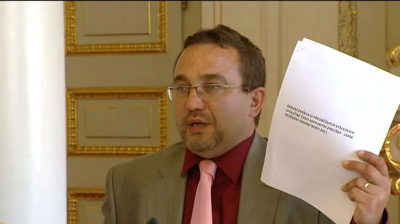 Ministerstvo čelí kritice kvůli zakázkám