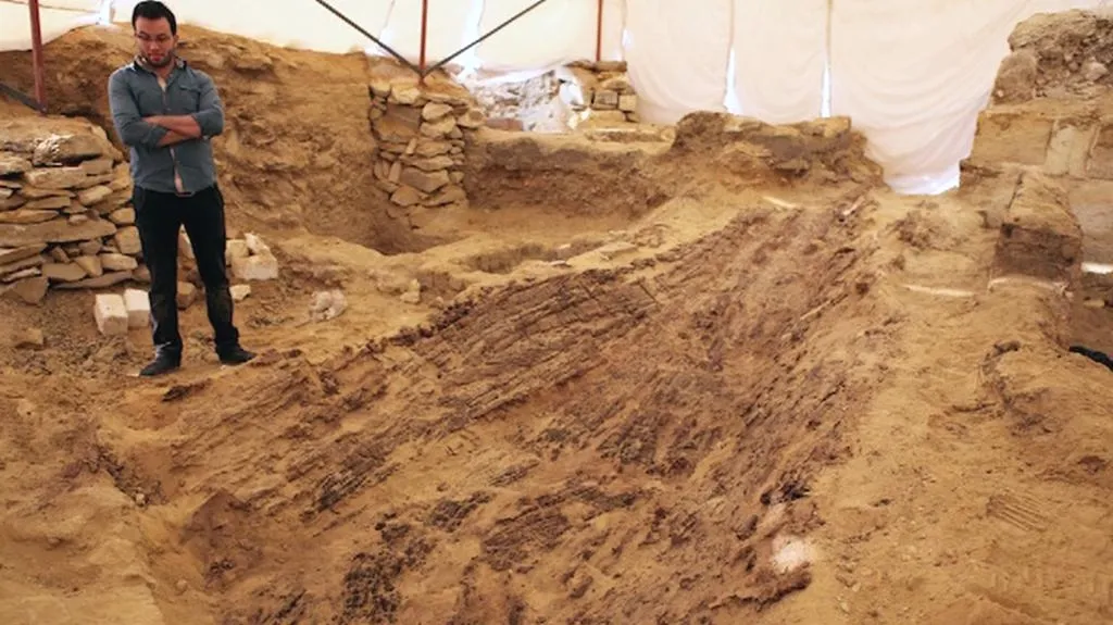 Čeští archeologové objevili v Egyptě loď pro duši nebožtíka