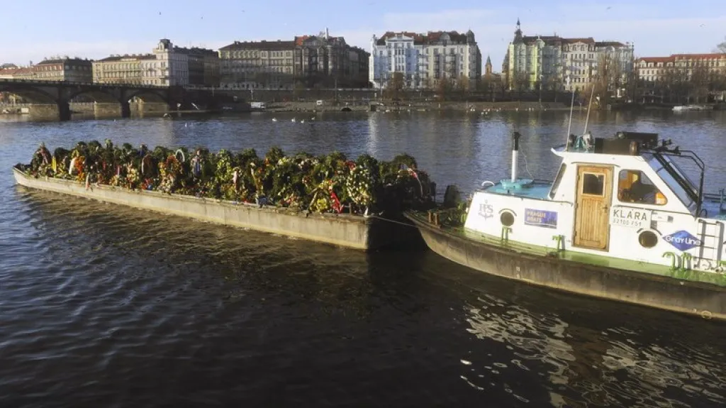 Loď s květinami pro Havla