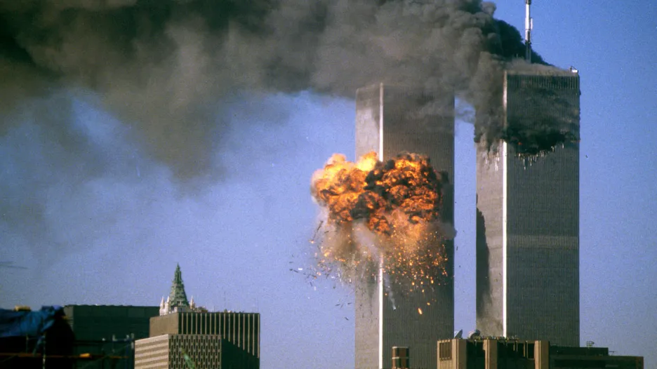 Newyorské World Trade Center po nárazu unesených letadel 11. září 2001