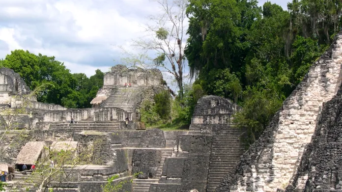Mayské pyramidy v Guatemale