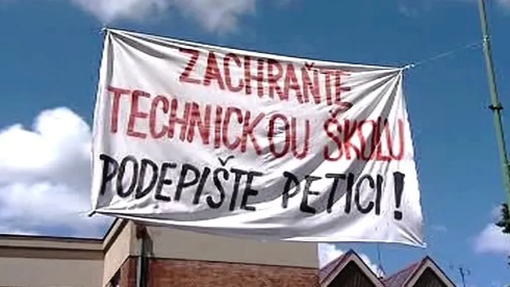Protesty proti sloučení škol