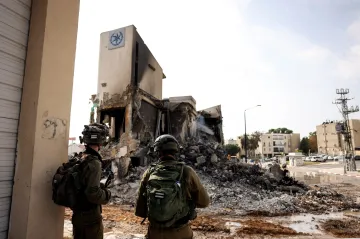 „Rozměr teroru je strašný.“ USA posílají do Středomoří letadlovou loď, Unie prověří pomoc Palestině