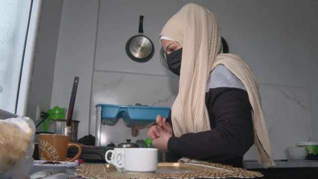 O domov přišla dvakrát. Teď Širín bydlí díky dárcům z Česka