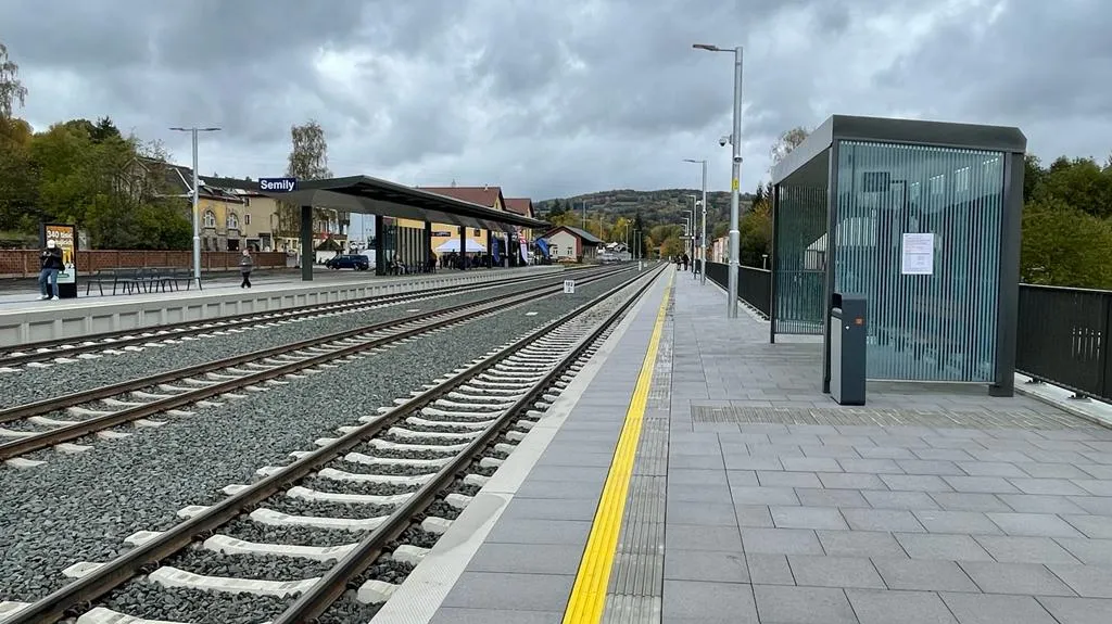 Opravené nádraží v Semilech