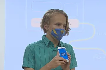 Inzulinovou pumpu ovládá šestnáctiletý diabetik mobilem. Je to pohodlnější a diskrétnější 
