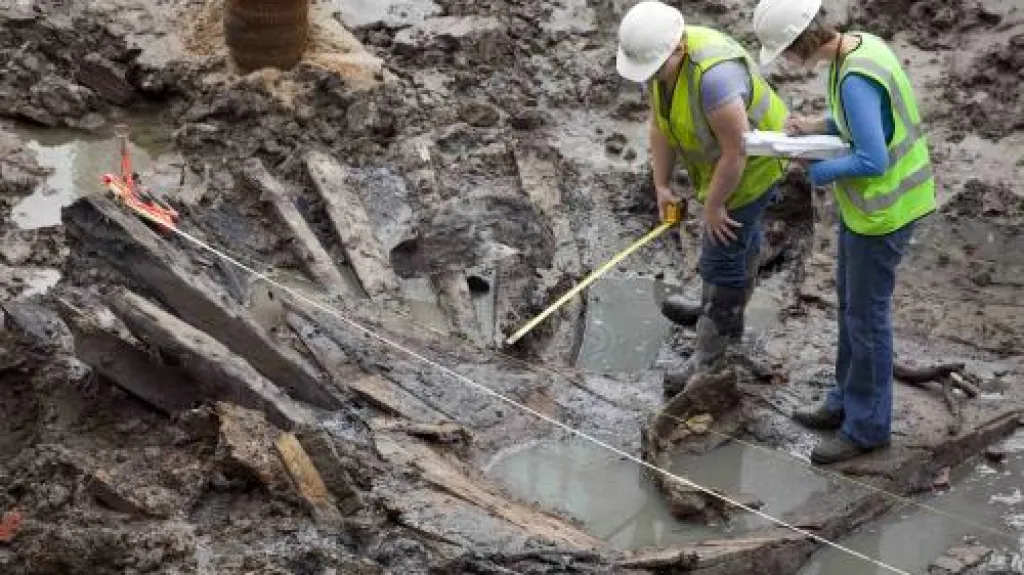 Loď objevená pod troskami Světového obchodního centra