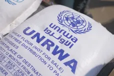 Zajišťuje zdravotní péči či jídlo. UNRWA ale z Gazy i Západního břehu odejde