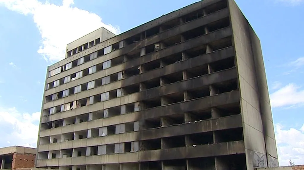 Zdevastovaný bývalý hotel Máj