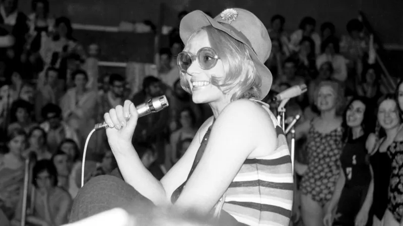 Naďa Urbánková: Závidím