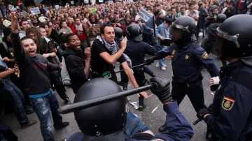 Demonstrace před španělským parlamentem