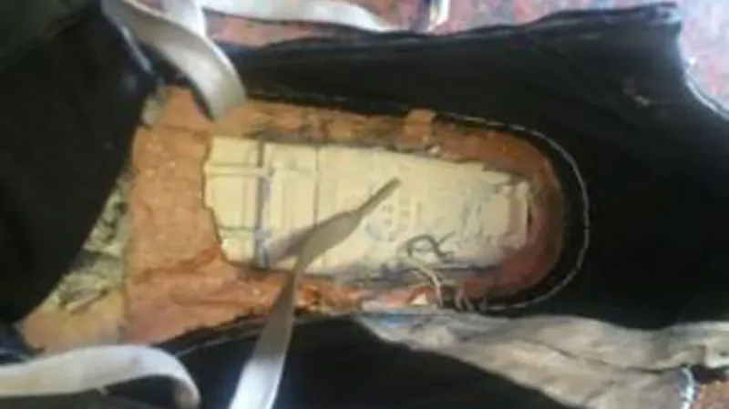 Mobilní telefon pro Krejčíře ukrytý v podrážce