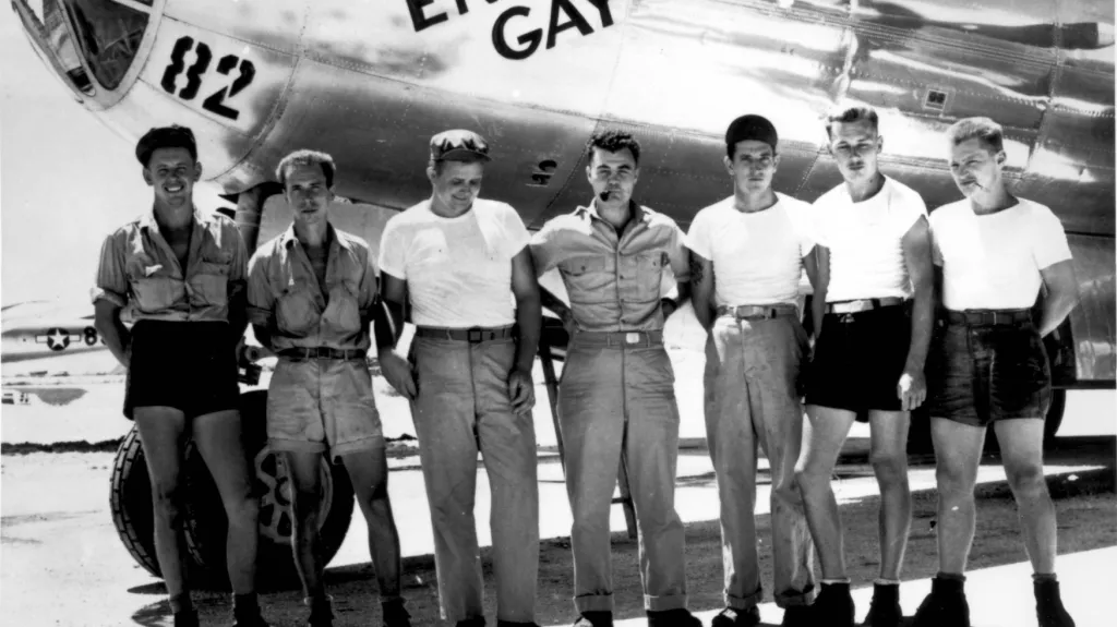 Posádka bombardéru Enola Gay