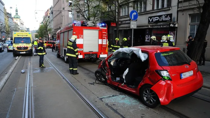 Nehoda policejního auta v Praze