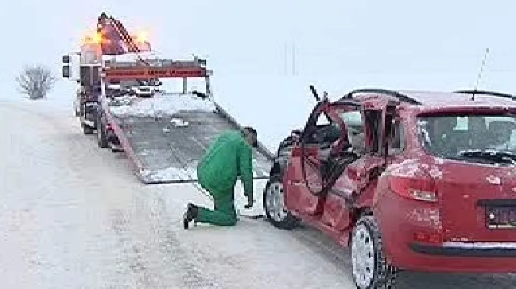 Odtahová služba u dopravní nehody