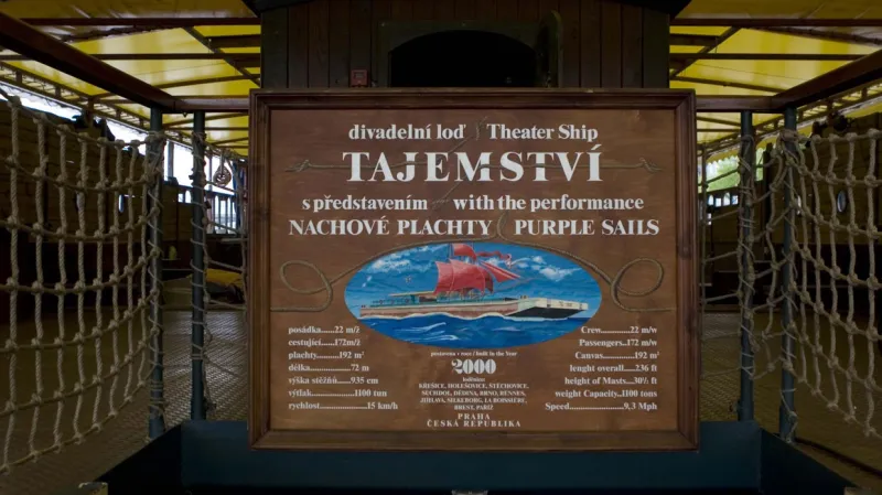 Divadelní loď Tajemství