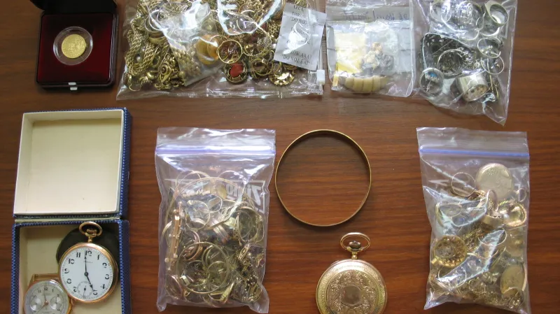 Část mužova "pokladu"