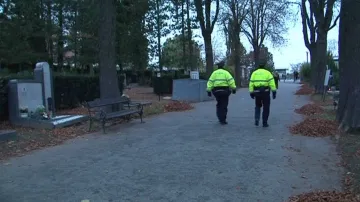 Policisté hlídkují na Ústředním hřbitově v Brně takřka nonstop