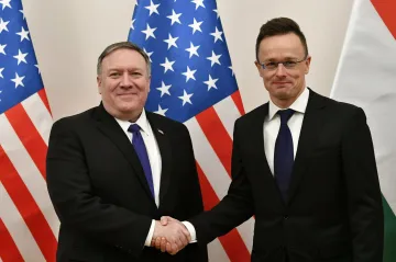 „USA by musely omezit své operace v Evropě,“ varoval Pompeo v Budapešti před firmou Huawei