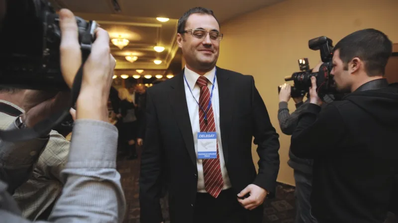 Boris Šťastný přichází na sněm pražské ODS