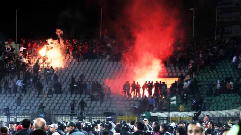 Ochozy na stadionu v Port Saíd se změnily v bojiště