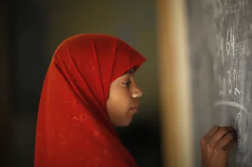 Rakouský ústavní soud se postavil proti zákazu nošení šátků na školách