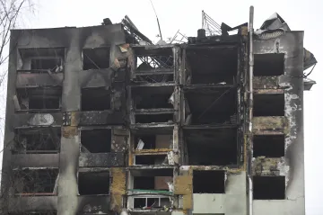 Vysílací rada upozornila Primu, že záběry smrtelného pádu z hořícího domu porušily zákon