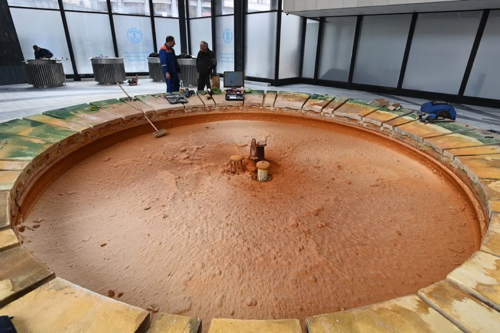 Bazén pod silnou vrstvou vřídlovce