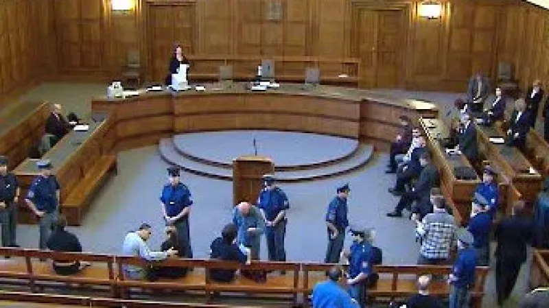 Bývalí detektivové pražského Odboru pro boj s organizovaným zločinem Josef Opava a Petr Koňařík půjdou kvůli spolčení s gangem Davida Berdycha při páchání zločinů na 13 a deset let do vězení s ostrahou.