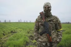 Reportéři ČT: Čeští dobrovolníci na ukrajinské frontě bojují i zachraňují. Výbavu si kupují za své