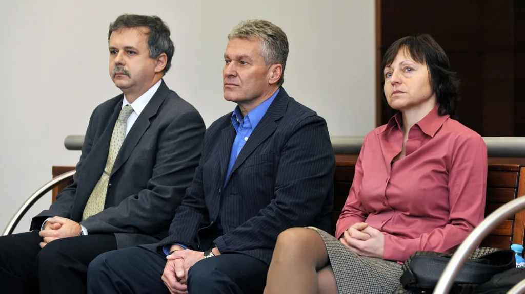 Zdeněk Kračmar, Petr Patrman a Jindřiška Máchová na lavici obžalovaných