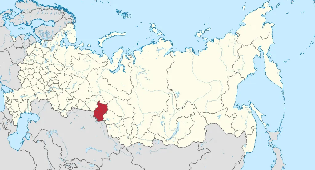 Mapa Ruské federace s červeně vybarvenou Omskou oblastí