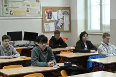 Střední školy v Praze budou moci mít ve třídě 34 žáků