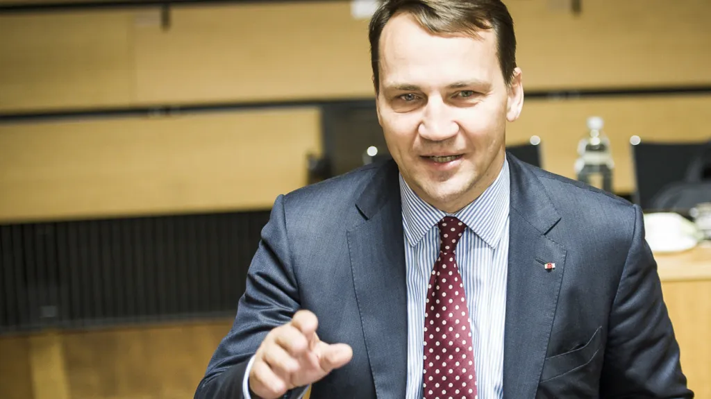 Radoslaw Sikorski na lucemburské schůzce ministrů zahraničí EU