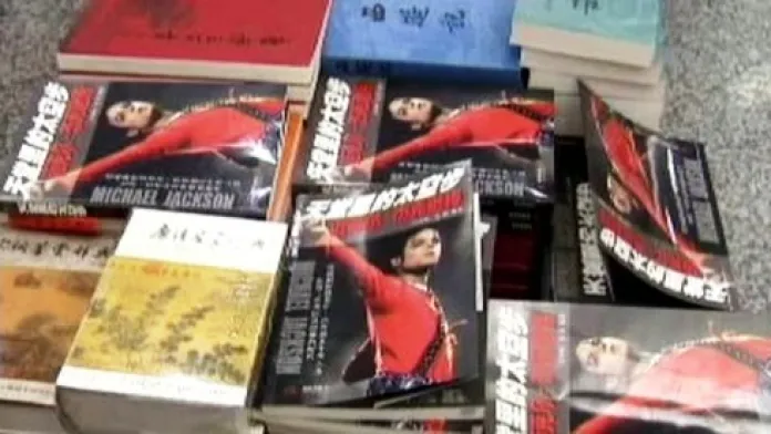 V Číně vydali první posmrtný Jacksonův životopis.