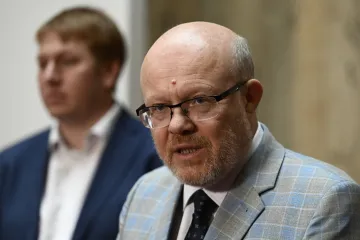 Válek chce obnovit nadstandardy ve zdravotnictví. Nejde o asociální záležitost, tvrdí