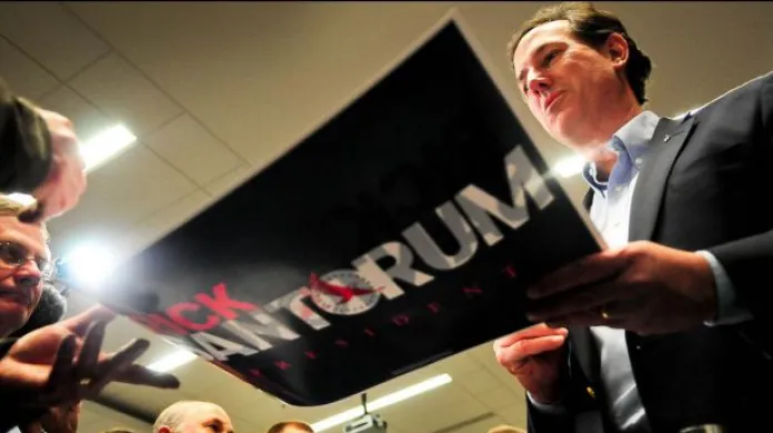 Santorum překvapivě vítězí v primárkách