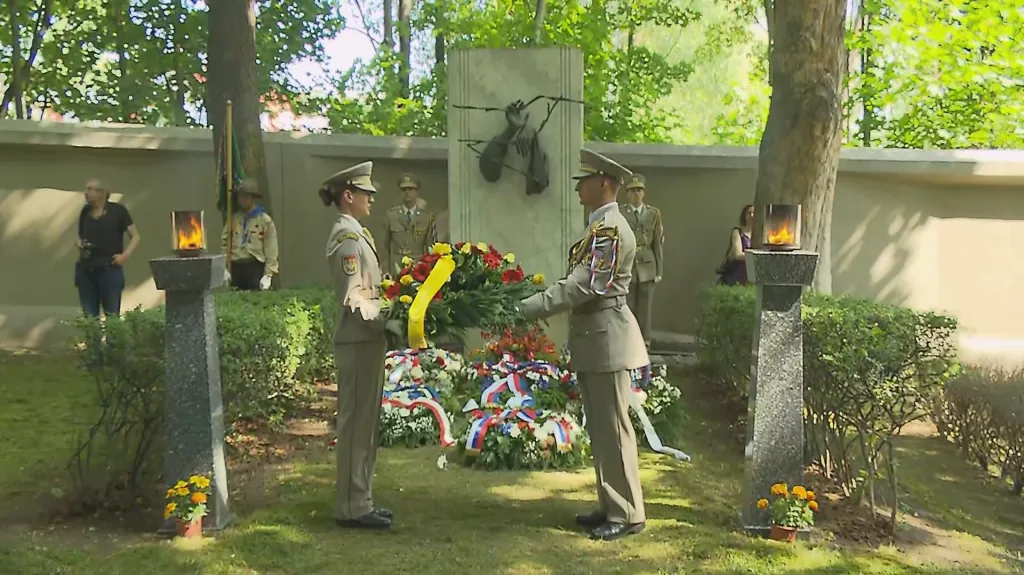 Pietní akt na Ďáblickém hřbitově