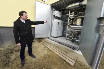Teplo i světlo zároveň. Mikolajice využívají první mikroelektrárnu na světě