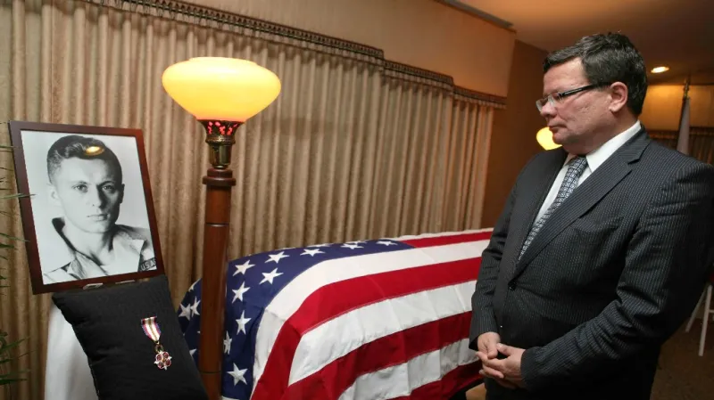 Alexandr Vondra na pohřbu Ctirada Mašína