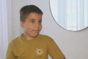 „Mně nic není!“ Lékaři v IKEMu chlapci transplantovali játra a ledviny naráz