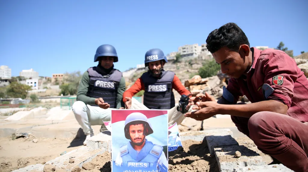 Pohřeb zabitého reportéra Adeeba al-Janani