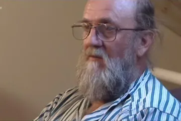 Reportéři ČT: Australan pátrá po své tetě, hrdince z komunistického vězení