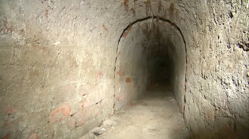 Chodby pod Smetanovými sady jsou místy nebezpečné