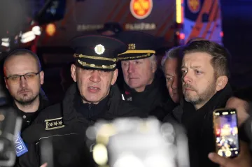 Střelec přijel na filozofickou fakultu do Prahy nejspíš z Kladenska. Legálně držel několik zbraní